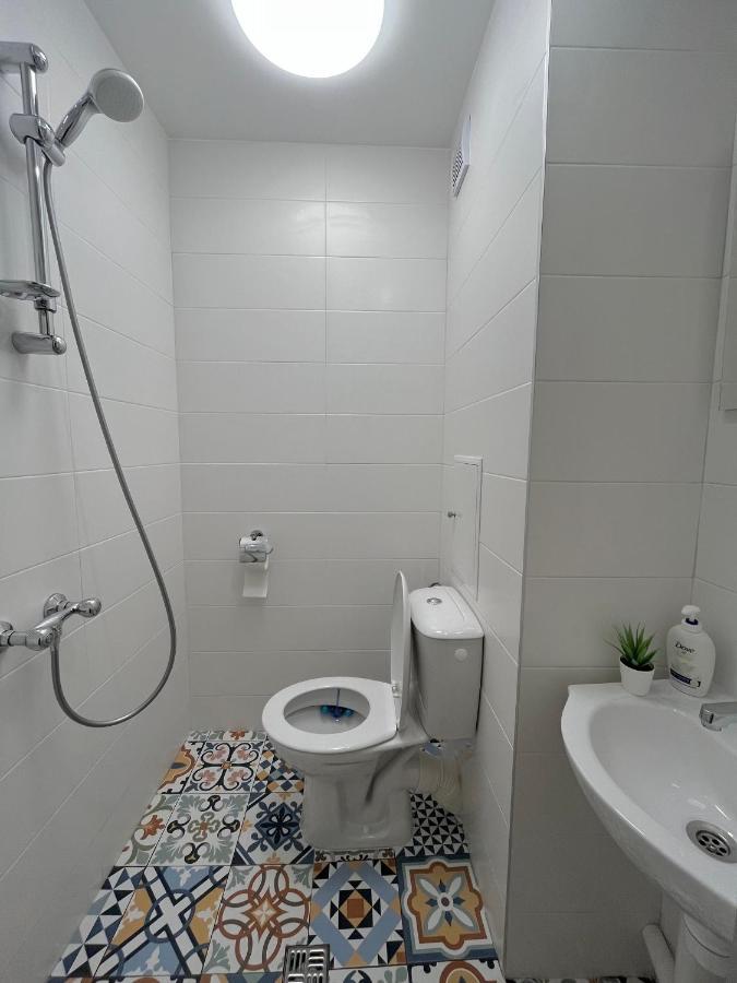Airport Apartment *